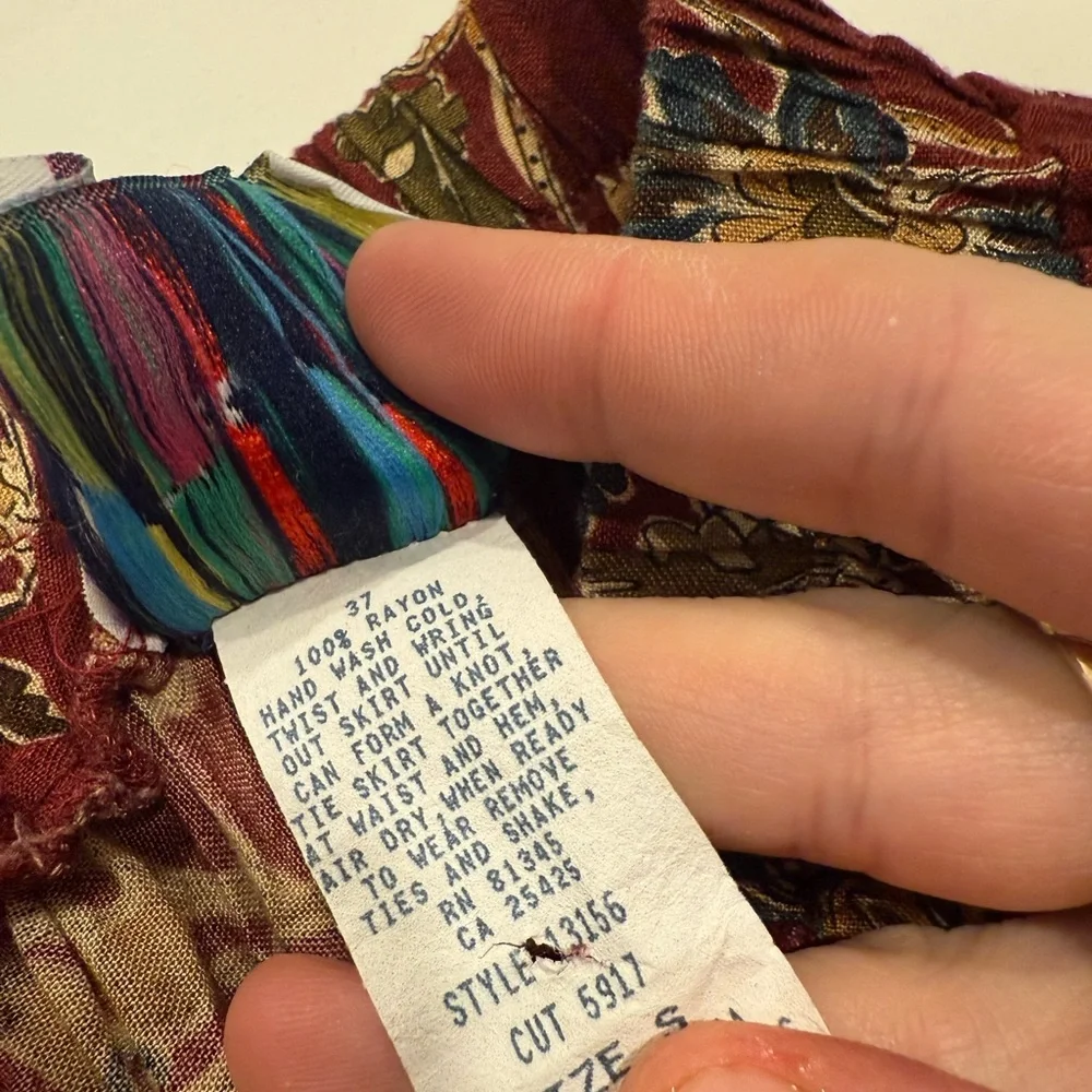 Vintage On the Verge Woman’s Sz Small Floral Boho Maxi Skirt - Red and Gold Farm - Picture 7 of 7